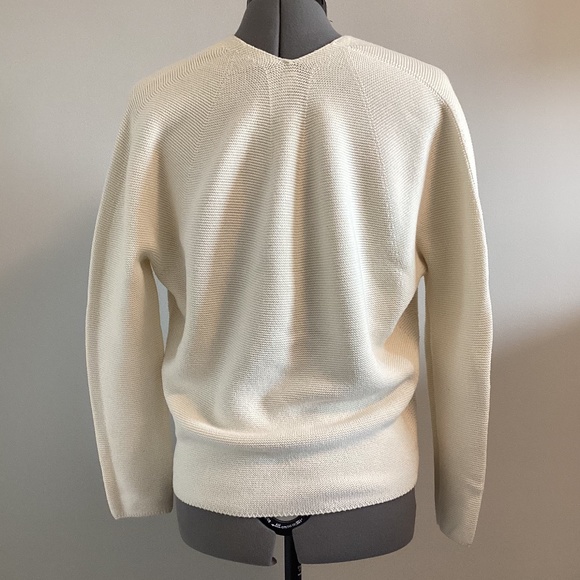 Uniqlo 3D Knit V-Neck Sweater - Picture 2 of 4